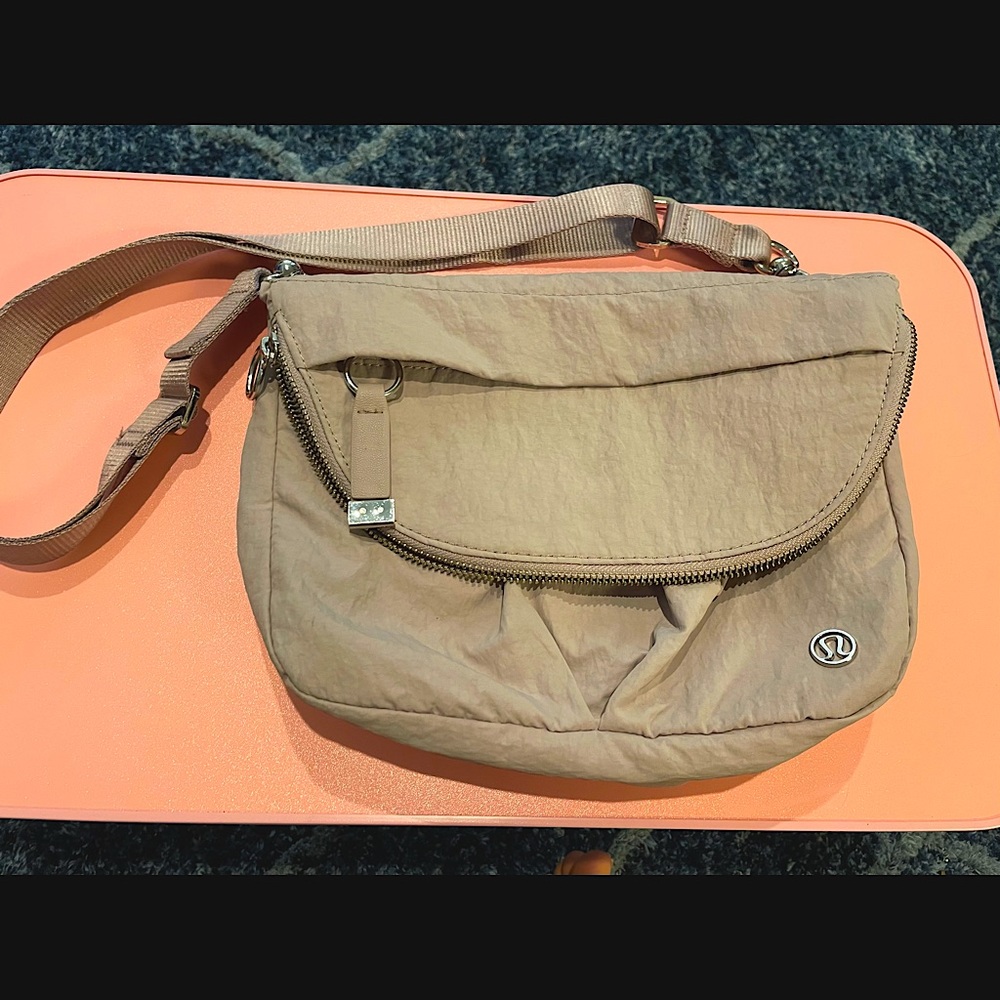 Lululemon festival bag